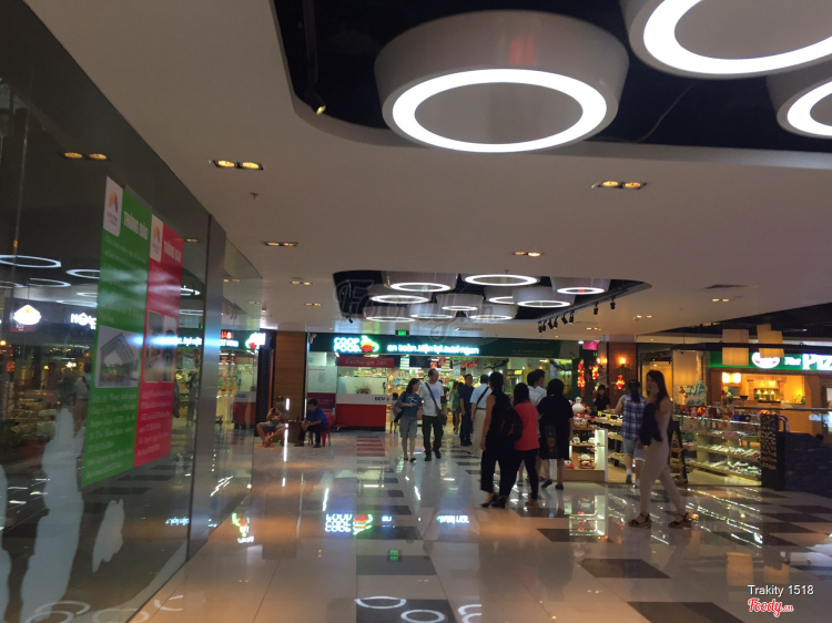 Taka Plaza Shopping Center ở TP. HCM
