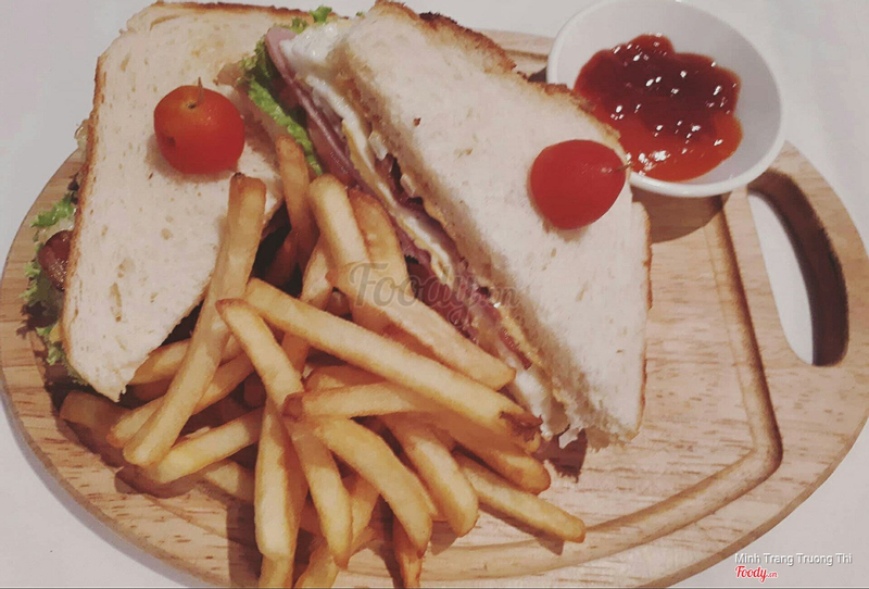 Club sandwich + fries 