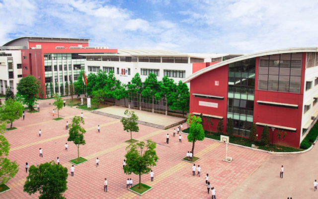 Newton Grammar School - Hoàng Quốc Việt