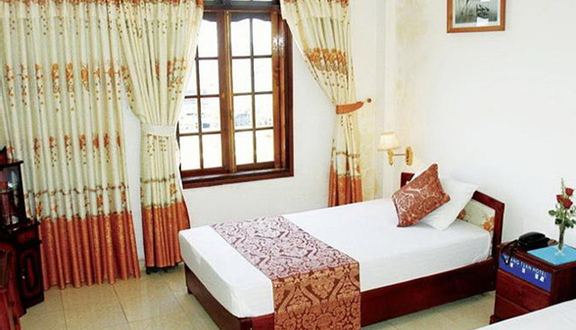 Hoàng Tuấn Hotel Huế: Khách sạn Hoàng Tuấn Hotel Huế với phong cách thiết kế hiện đại, sang trọng sẽ là điểm nghỉ dưỡng lý tưởng giúp bạn thư giãn và tận hưởng kỳ nghỉ hoàn hảo.