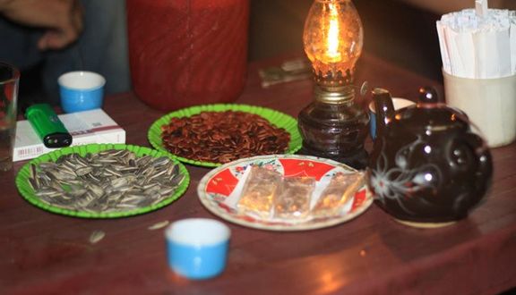 Trà ga đêm Lòng nồng nàn của trà ga đêm sẽ cho bạn một trải nghiệm tuyệt vời về một đêm Sài Gòn huyền thoại. Hương vị trà ngọt ngào và đầy cảm xúc khi kết hợp cùng với không gian đêm rực rỡ sẽ khiến bạn lưu lại ký ức khó quên.