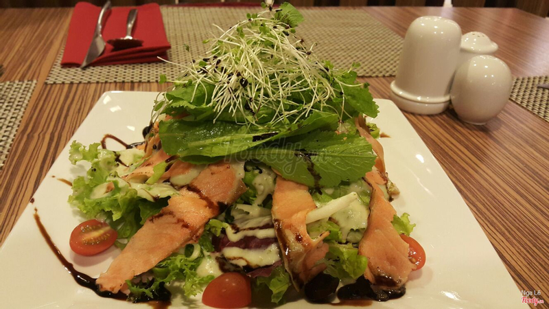 Salad cá hồi