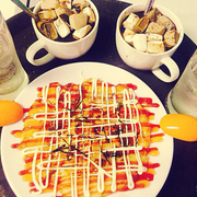 SCL nóng với kẹo dẻo và okonomiyaki
