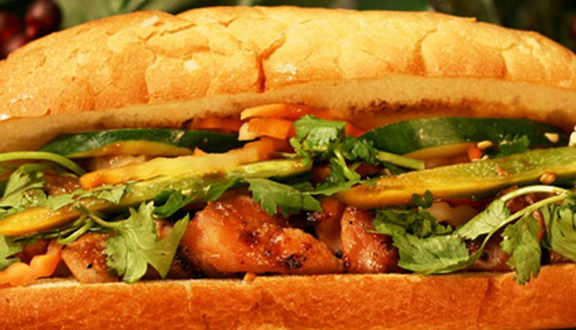 Bánh Mì Heo Quay - Chợ Phạm Văn Hai