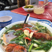 Phở sốt vang nhìu hành