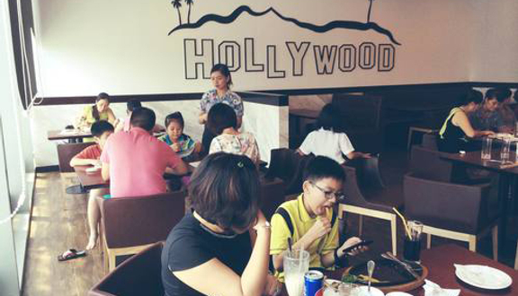 Hollywood Restaurant - Lotte Center