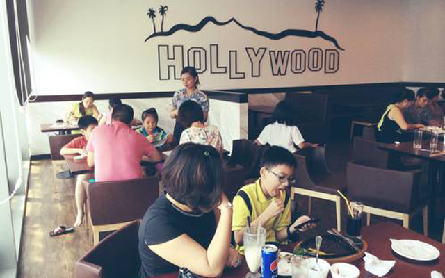 Hollywood Restaurant - Lotte Center