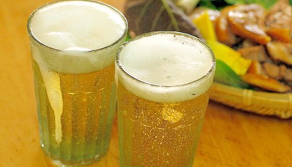 Bia Hơi Hà Nội Bắc Việt không chỉ đơn thuần là một loại bia nổi tiếng mà còn là một biểu tượng văn hóa của Việt Nam. Với những hình ảnh của nó, bạn sẽ hiểu hơn về lịch sử, văn hóa và phong cách sống tươi vui của thủ đô Hà Nội. Hãy tận hưởng một chút không khí của Việt Nam qua loại bia này.