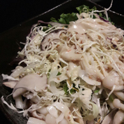 Salad nấm đã trộn lên 70k thì phải