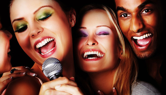 Hoàn Mỹ Karaoke Hải Phòng là nơi bạn có thể hát karaoke một cách thỏa thích và đầy phấn khích. Hoàn Mỹ Karaoke là chuỗi phòng karaoke lớn và uy tín tại Việt Nam. Ở đây, bạn sẽ được trải nghiệm không gian thoáng đãng, âm thanh và ánh sáng chất lượng cao, và các phòng karaoke được trang bị đầy đủ các thiết bị âm thanh chất lượng cao.