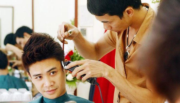 Thúy Hạnh Minh Khang mắc kẹt ở Phú Quốc suốt 4 tháng dịch tự cắt tóc nấu  ăn cho nhau