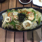 Seafood yaki udon