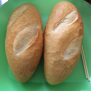 Bánh mì : 3K/cái