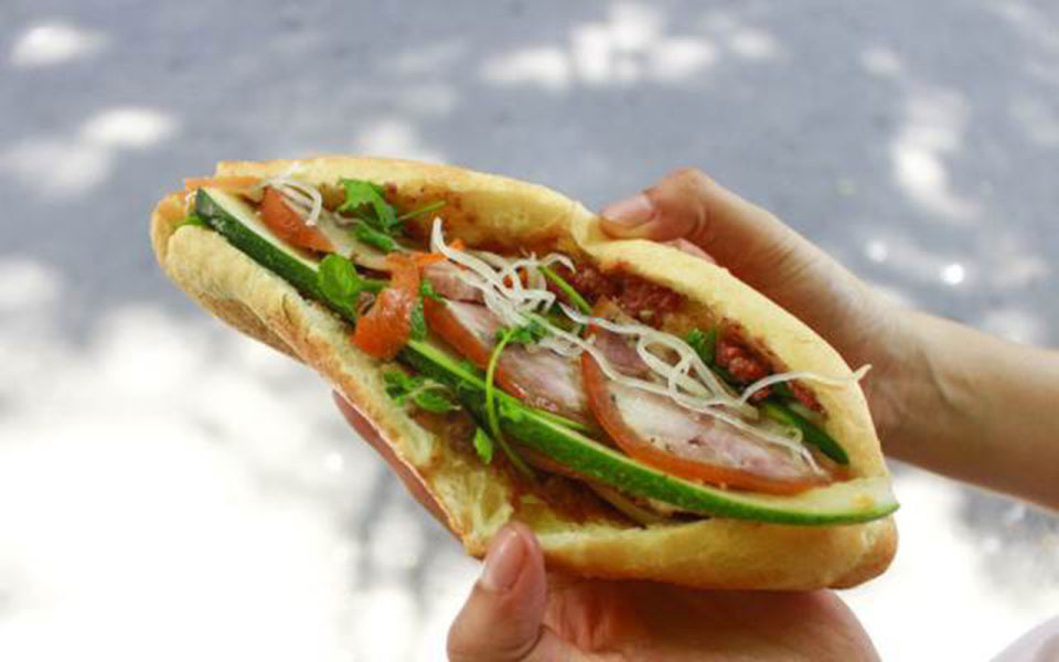 Đà Nẵng - Điểm danh 6 quán bánh mì ngon và nổi tiếng nhất ở huế Foody-mobile-tam-jpg-882-636300136867296532