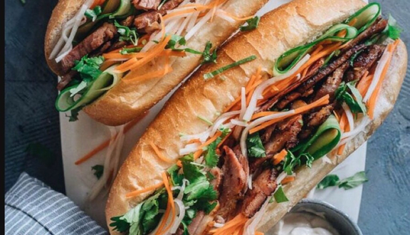 Bánh Mì Pate Rau Thịt - Lạch Tray