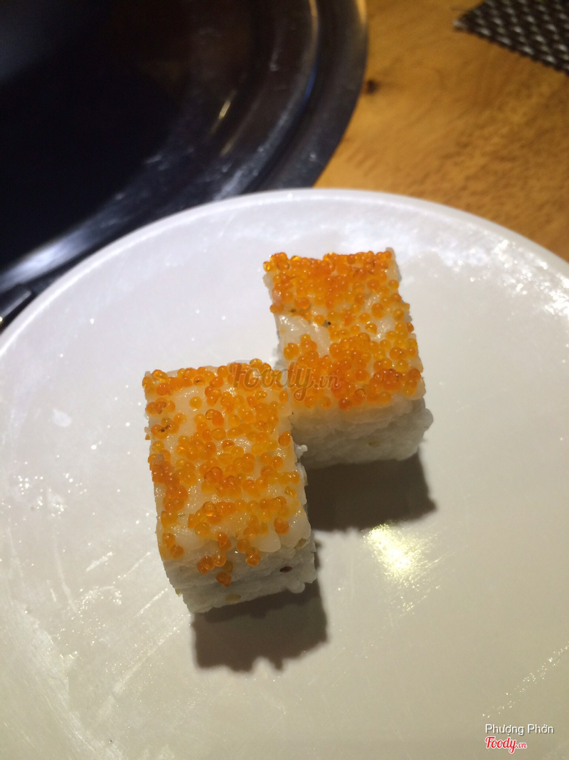 Tìm mỏi mắt mới ra đĩa sushi mà đc có 2 miếng