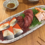 sashimi bụng cá hồi - cá trích ép trứng - cá ngừ