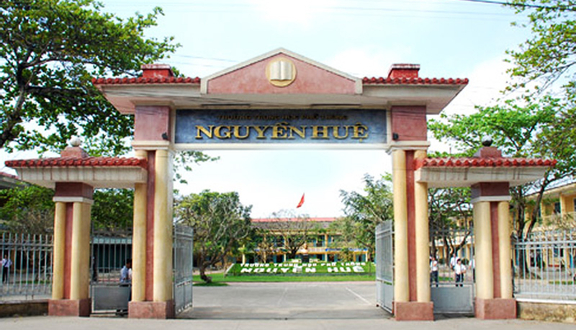 Trường THPT Nguyễn Huệ 