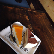 Passion cheesecake và Tiramisu