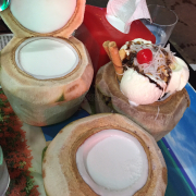 thạch dừa + kem dừa