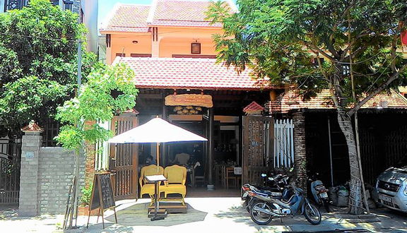 Wooden House Cafe & Restaurant