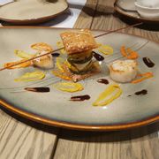Pan-fried US scallops served with vegetable puff pastry and fresh mozzarella