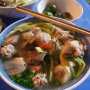 Bún mọc đầy đủ