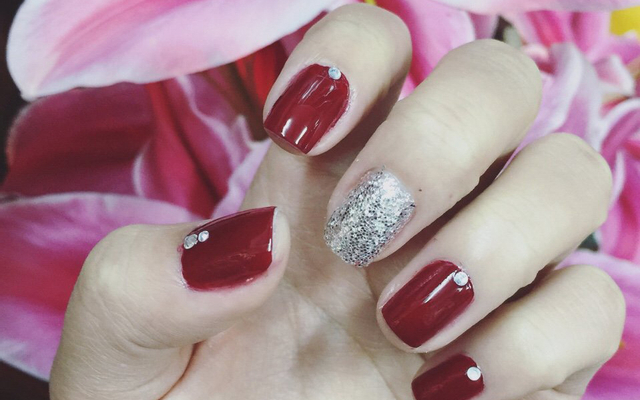 Phương Nail: Looking for a professional and reliable nail salon? Look no further than Phuong Nail! With friendly staff, affordable prices, and a range of services to choose from, you\'ll leave feeling pampered and satisfied. Come in today and elevate your nail game!