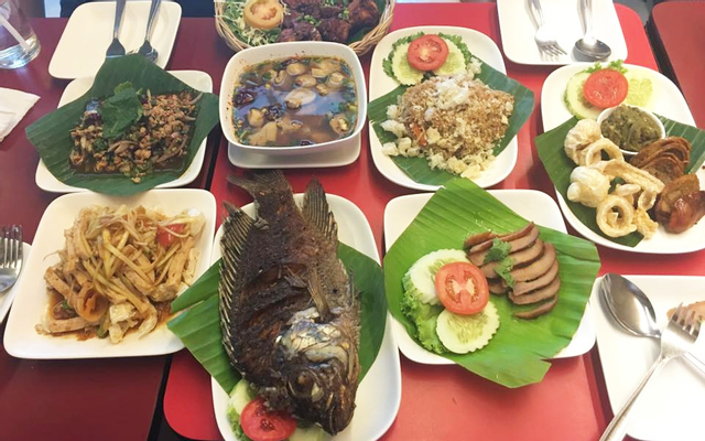 Som Tam Nua Restaurant - Siam Center