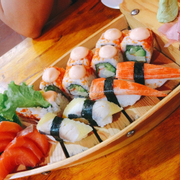 Thuyền sushi tổng hợp
