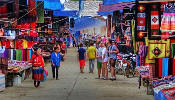 Chợ Phiên Cuối Tuần Sapa ở Huyện Sa Pa, Lào Cai | Foody.vn