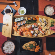 sushi set thuyền