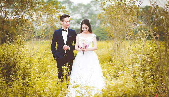 Ely Wedding Studio là một trong những địa điểm chụp ảnh cưới đẹp và nổi tiếng nhất tại Hà Nội. Với thiết kế sang trọng và trang thiết bị hiện đại, studio này đem lại cho cặp đôi những hình ảnh cưới đẹp và sống động. Hãy đến với Ely Wedding Studio để có những khoảnh khắc tuyệt đẹp nhất cho ngày cưới của bạn.