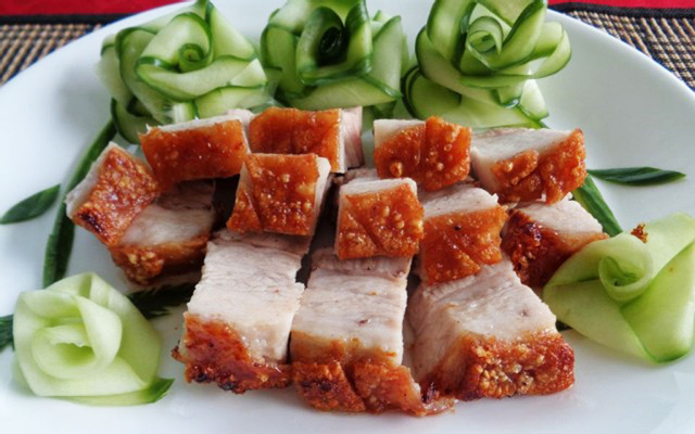 https://images.foody.vn/res/g24/235810/prof/s640x400/foody-mobile-bun-thit-heo-quay-11-497-635989862264838579.jpg