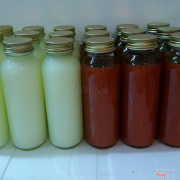 Whey juice and tomatoes puree in olive oil