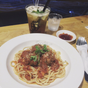 Spaghetti and meatballs / apple mint tea 