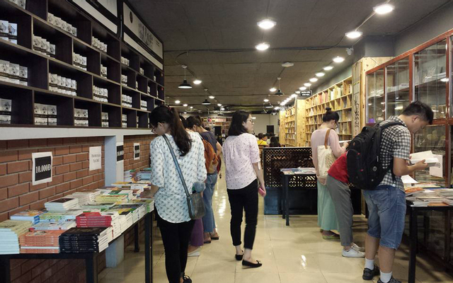 Không Gian Văn Hóa Đông Tây - Book Store