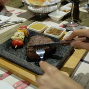 Beef steak trên đá nóng