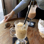 Cafe bình thường, nhân viên thái độ quá chán