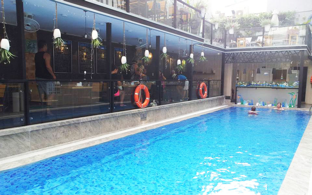 The Oasis Saigon Pool & Restaurant