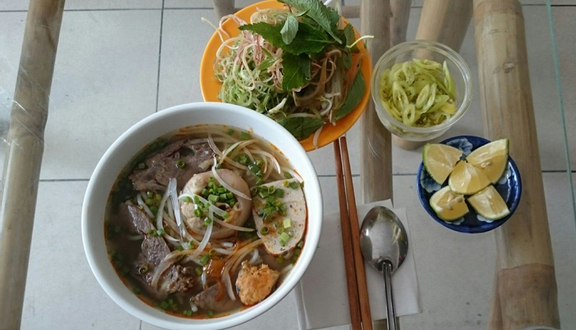 Long Quỳnh - Bún Bò Giò Heo, Bún Thịt Nướng & Bánh Hỏi
