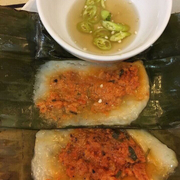 Bánh được gói bằng lá chuối nên làm nên độ thơm ngon đặc trưng xứ Huế