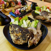 Sake kama yaki - Đầu cá hồi nướng