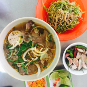 Bún bò huế Hương Giang. 35k