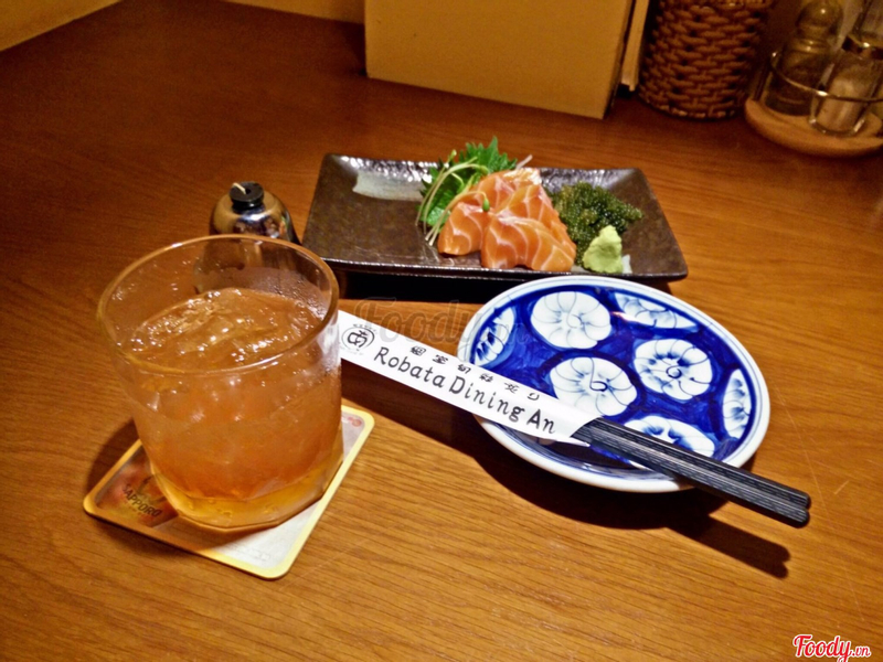 Sashimi cá hồi & rượu mơ