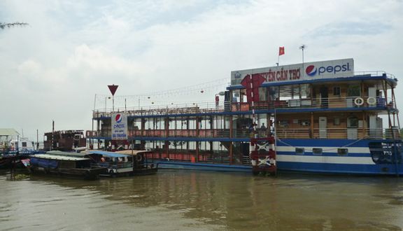 Du Thuyền Floating Restaurant