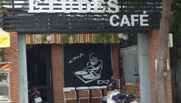 Etudes Cafe