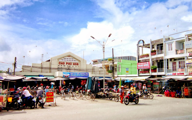 Chợ Phú Hòa