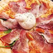 Prosciutto Burata Pizza- tên khó nhớ quá haha