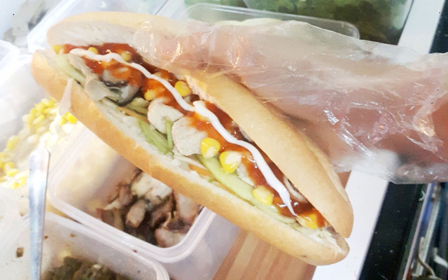 Bánh Mì Gà Mái - 79 Trung Liệt